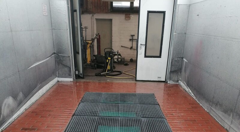 Lackierkabine nach Reinigung durch unseren Partner MOS Kabinenservice